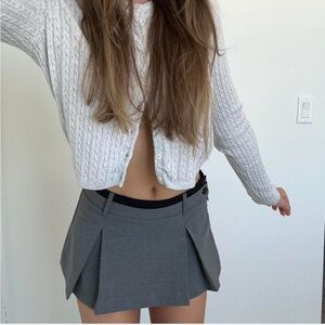 Gray pleated mini skirt from Bershka 🤍